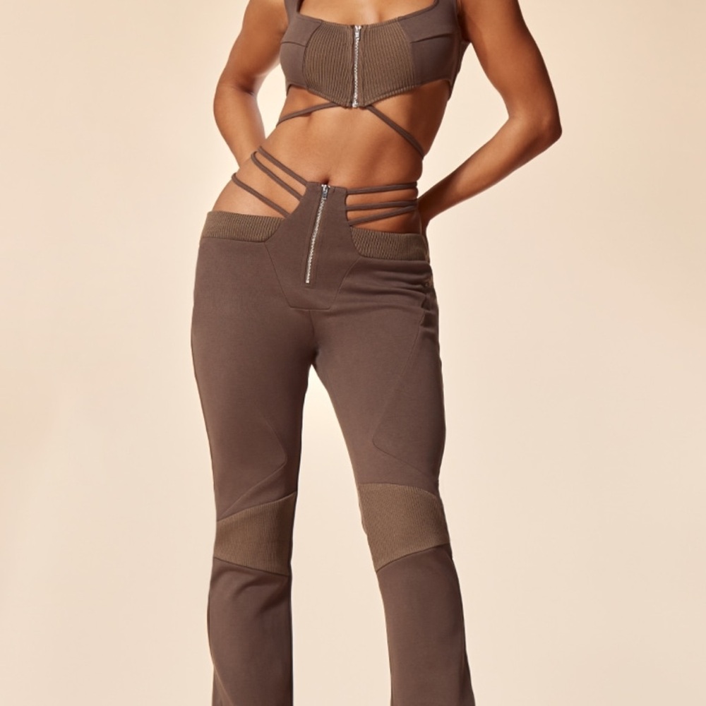 PLT LABEL DARK TAUPE CUT OUT WAIST DETAIL BIKER PANTS AND ZIP DETAIL CROP TOP
